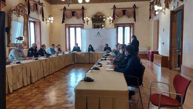 Raquel Espín preside la reunión del Plan Infoca en Almería
