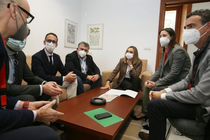 Carazo (centro), en la reunión con Cabello y Madrid (izda.) y Casanueva (dcha.)