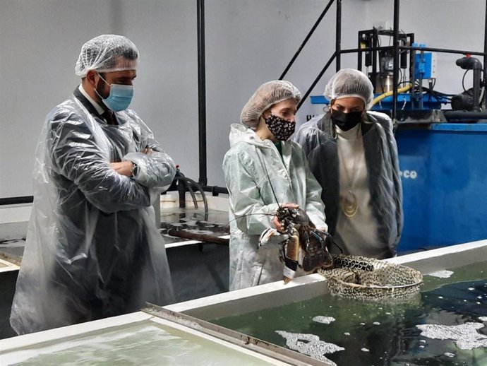 Fran González visitando la empresa Cetárea del Sur.