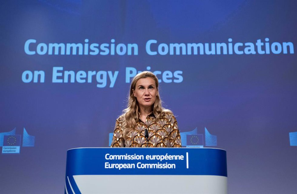 Archivo - HANDOUT - 13 October 2021, Belgium, Brussels: European Commissioner for Energy Kadri Simson speaks during a press conference on Energy price crisis following a meeting of the European Commission. Photo: Jennifer Jacquemart/European Commission/