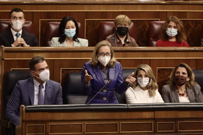La vicepresidenta primera y ministra de Asuntos Económicos y Transformación Digital, Nadia Calviño, en una sesión plenaria celebrada en el Congreso