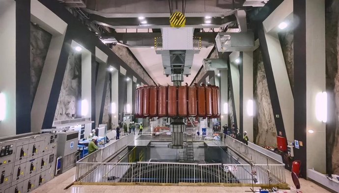 Archivo - Sustitución de la turbina de la central hidroeléctrica de Aldeadávila (Salamanca).