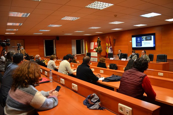La UCAV clausura el ciclo de conferencias Grandes mujeres en la época de Isabel la Católica.