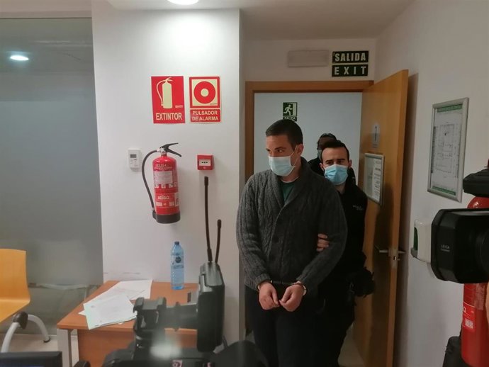 Un jurado declara culpable de asesinato al hombre que mató a su madre de 69 puñalas en Sant Vicent