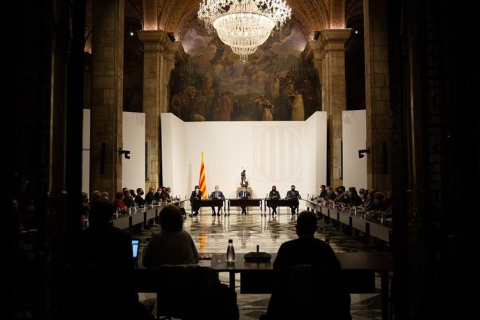 Segona cimera extraordinria per la llengua en el Palau de la Generalitat