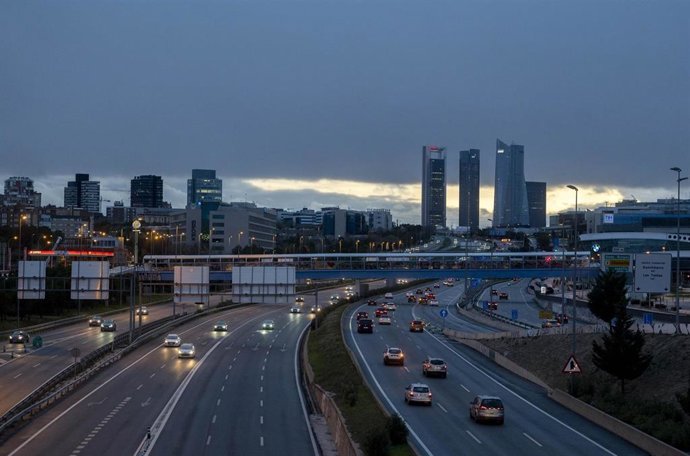 Tráfico en la carretera A-1, a 8 de diciembre de 2021, en Madrid, (España). La Operación Retorno de este Puente de la Constitución ha estado marcada por la mala situación meteorológica debido a la entrada de la borrasca Barra. La Dirección General de Tr