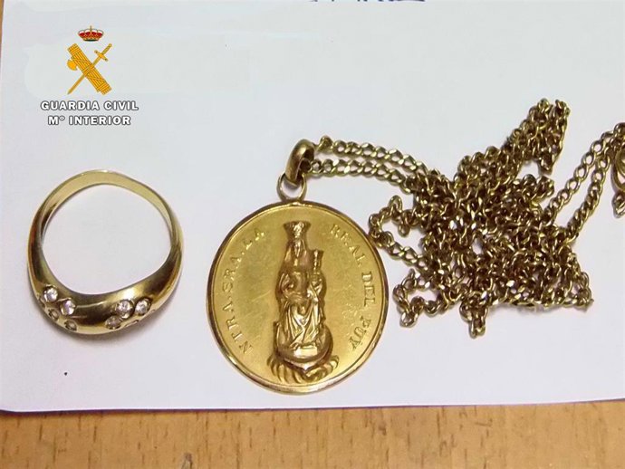 Archivo - La Guardia Civil ha investigado a una empleada del hogar por tentativa de estafa y hurto de joya