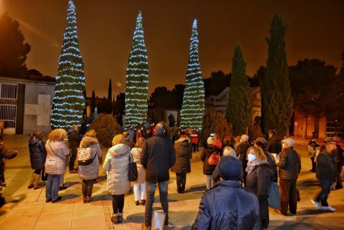 Encendido de las luces de Navidad en el cementerio de Torrero de Zaragoza.