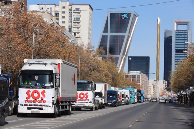 Decenas de camiones en las inmediaciones de Plaza de Castilla