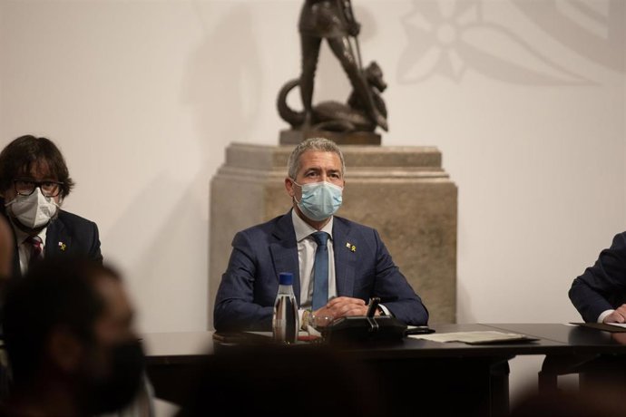 El secretario general del Departament de la Vicepresidencia, Ricard Font (i), y el conseller de Educación de la Generalitat, Josep Gonzlez-Cambray (d), durante una cumbre por la lengua catalana, a 16 de diciembre de 2021, en Barcelona