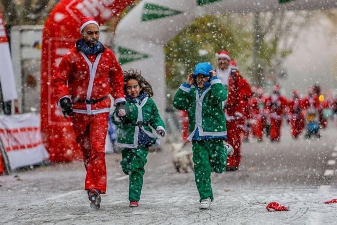 Cerca de 5.500 corredores disputarán este domingo la Carrera El Corte Inglés Papá Noel.