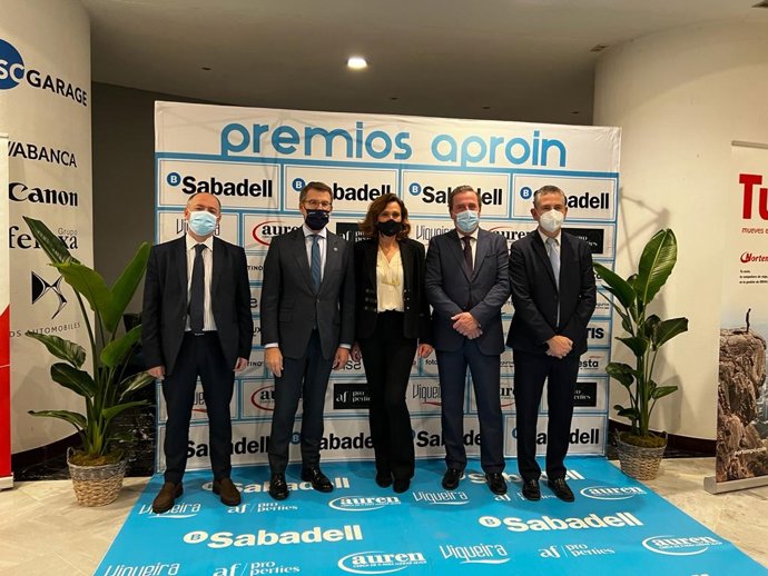 Foto de familia acto Premio Aproin 2019