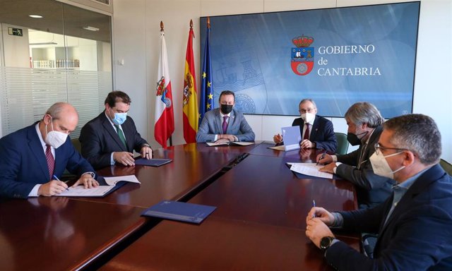 Representantes del Gobierno, UC y Ayuntamiento de Valderredibe renuevan la colaboración para impulsar el Observatorio Astronómico