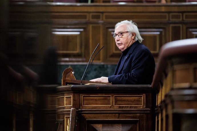 El exministro de Universidades, Manuel Castells, durante ua intervención en una sesión plenaria en el Congreso de los Diputados, a 24 de noviembre de 2021, en Madrid, (España).