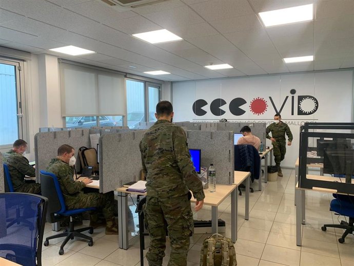 Efectivos de la Comandancia General de Baleares, en la Central de Coordinación COVID.