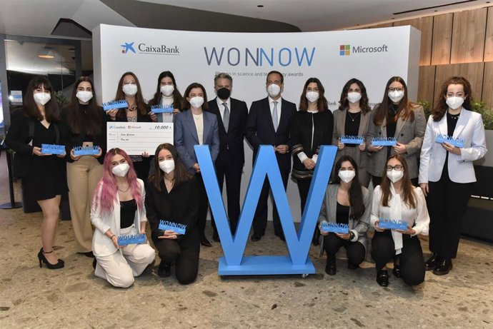 La zaragozana Julia Guerrero, reconocida por su expediente académico en los Premios WONNOW, de CaixaBank y Microsoft.
