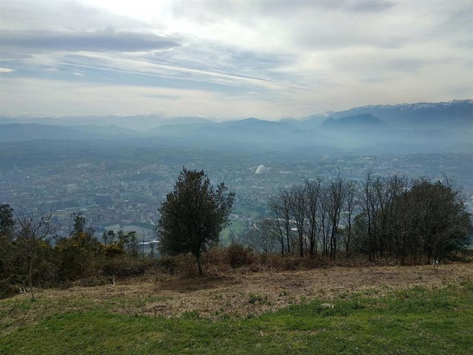 Archivo - Vistas de la ciudad de Oviedo desde el Monte Naranco.