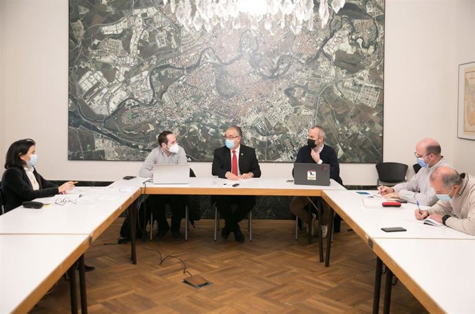 Reunión en el Ayuntamiento de Pamplona este viernes.