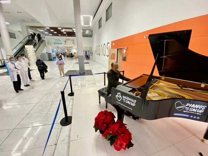 El Hospital de Manises, primer centro público valenciano con un piano de cola que humaniza la experiencia sanitaria