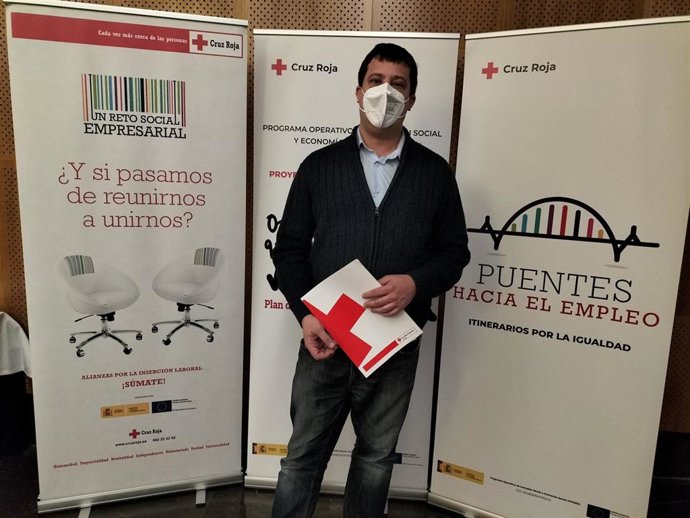 El responsable del Plan de Empleo en Aragón de Cruz Roja, Luis Royo, ha presentado el balance de 2020 y 2021.