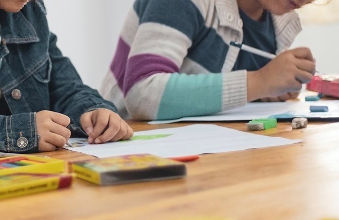 Archivo - Coronavirus.- Seis aulas de Extremadura se suman a la enseñanza telemática por casos entre su alumnado o profesorado