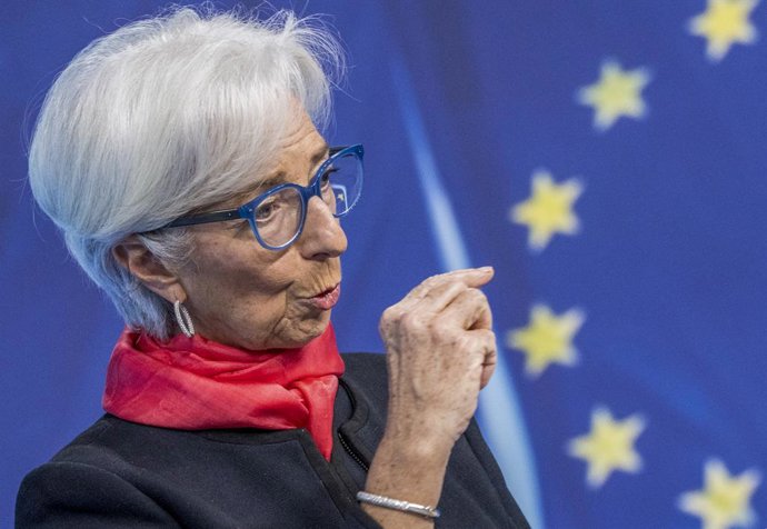 16 December 2021, Hessen, Frankfurt_Main: Christine Lagarde, President of the European Central Bank (ECB), speaks at a press conference after a Governing Council meeting on monetary policy in the eurozone. Photo: Thomas Lohnes/AFP Pool/dpa