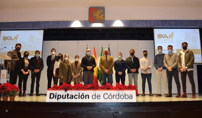 Ruz (centro), junto a emprendedores e inversores que han participado en 'Exainverso'.