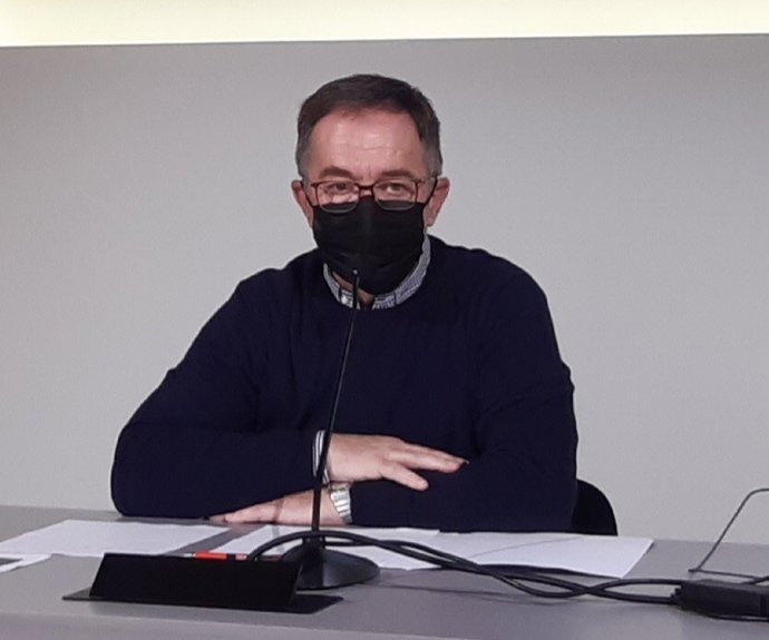 El conseller de Movilidad y Vivienda, Josep Marí, en rueda de prensa.