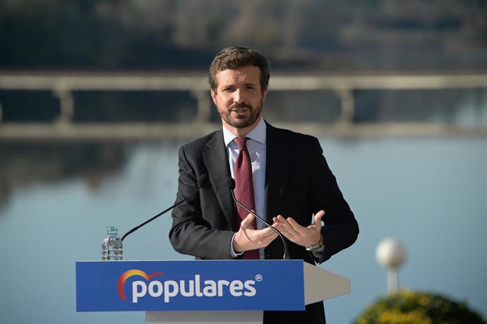 El presidente del PP, Pablo Casado, interviene en la última Junta Directiva Provincial del PP de A Coruña de 2021, a 17 de diciembre de 2021, en A Coruña, Galicia, (España). Durante el acto han homenajeado a los alcaldes de la región fallecidos en el úl