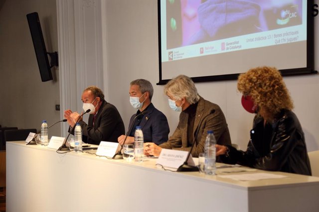 El president del CAC Roger Loppacher i els consellers Josep Gonzàlez-Cambray i Josep Maria Argimon en roda de premsa