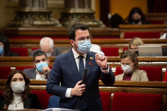 Arxiu - El president de la Generalitat, Pere Aragons, en una sessió al Parlament