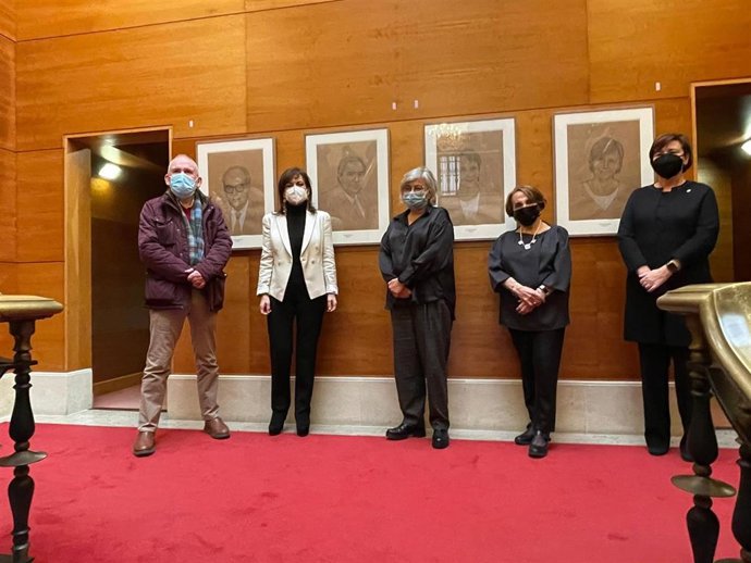 Descubrimiento de los retratos homenaje a los ex alcaldes de la etapa democrática del Ayuntamiento de Gijón