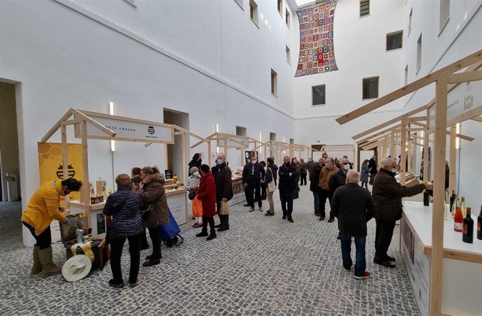 La I Feria de Productores Locales de la Provincia de Badajoz en El Hospital.