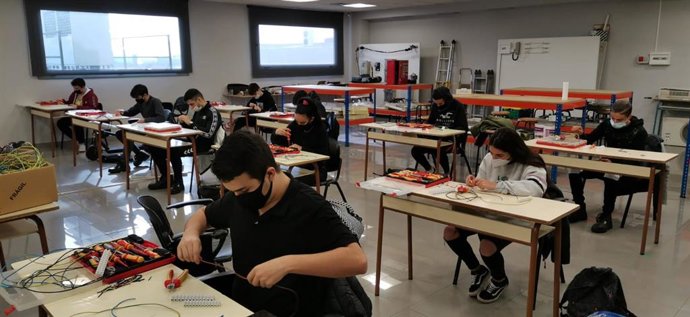 Jóvenes participan en la iniciativa 'Singulars' de Cecot.