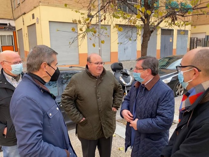 Visita del PP a una parcela destinada a comisaría en el Zaidín
