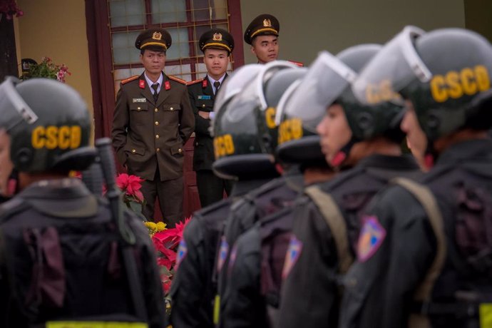 Imagen de archivo de policías de Vietnam