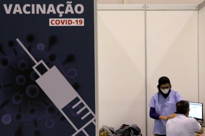 Centro de vacunación contra el coronavirus en Lisboa