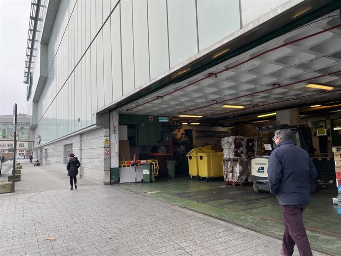 Las obras del soterramiento del muelle de carga de la plaza Santa Bárbara de Vitoria comienzan la próxima semana