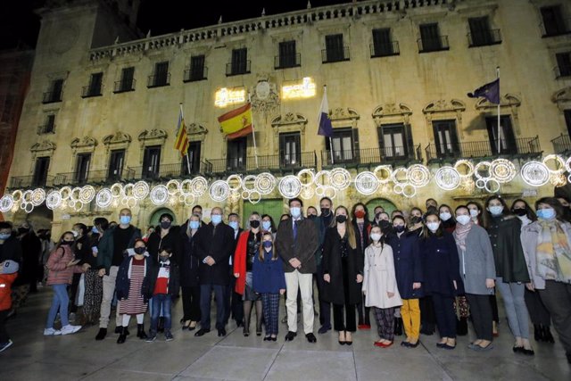 Alicante recupera la fiesta de Nochevieja, la pista de hielo y la cabalgata de Reyes para la Navidad