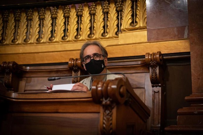 Archivo - El teniente de alcalde de Cultura de Barcelona Joan Subirats, en una sesión plenaria en el Ayuntamiento de Barcelona, a 23 de julio de 2021, en Barcelona, Catalunya (España). Este Pleno es el último que se celebra antes del parón estival y el 