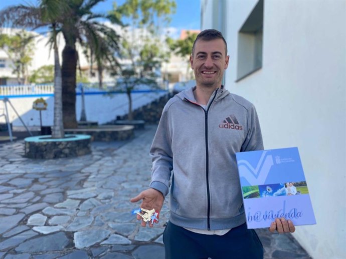 Uno de los damnificados por el volcán que ha recibido una vivienda en Tazacorte