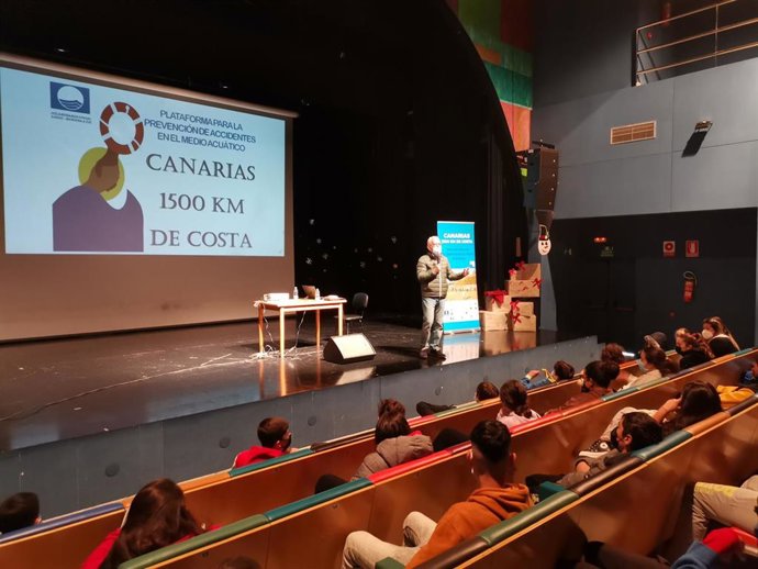 Charla del experto divulgador de la prevención de accidentes acuáticos e impulsor de la plataforma 'Canarias, 1500 Km de Costa', Sebastián Quintana