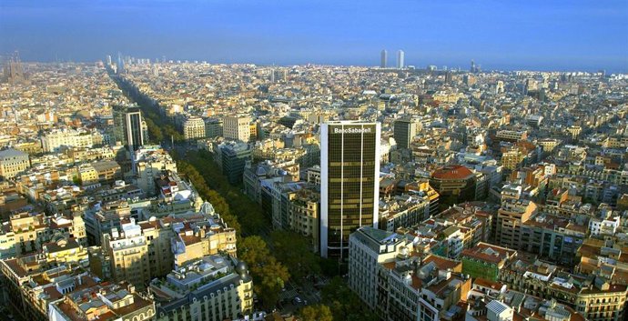 Vista de la torre de Banco Sabadell en Barcelona.
