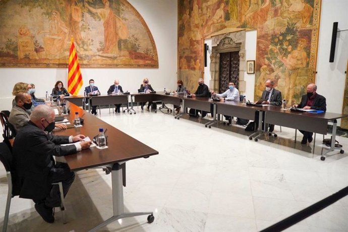 Reunión del presidente Pere Aragons con la Taula d'Emergncia Social
