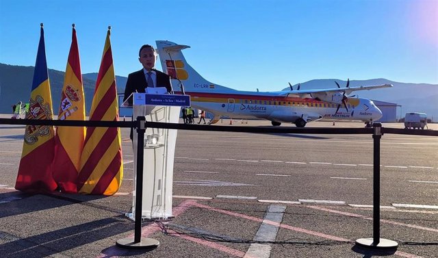 El jefe de Gobierno, Xavier Espot, en su discurso después que aterrizara el primer avión en el aeropuerto de Andorra-La Seu procedente de Barajas-Madrid.