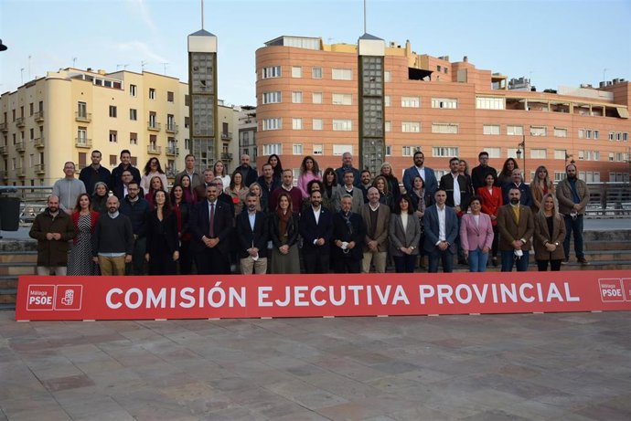 Foto de la nueva Comisión Ejecutiva Provincial del PSOE malagueño, tras la elección de Daniel Pérez como secretario provincial