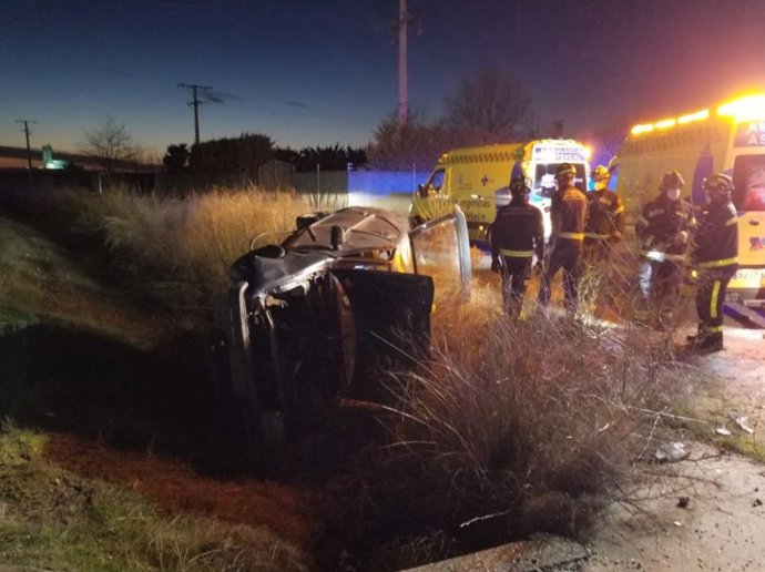 Salida de vía en la VA-404, en Mojados (Valladolid).