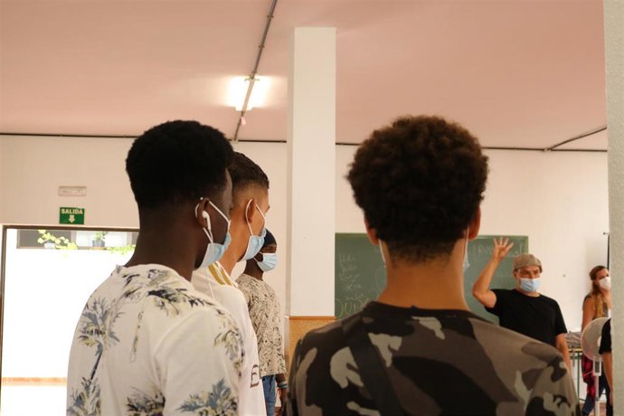 Jóvenes migrantes que participan en el proyecto Meraki de la Fundación Adsis en Canarias