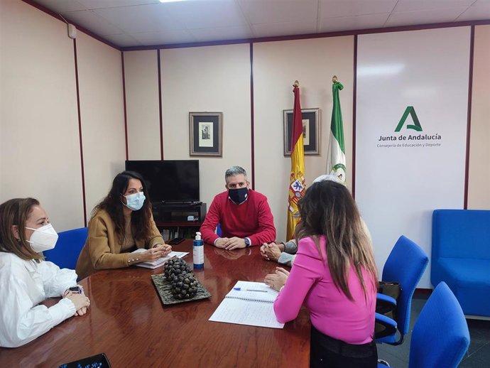 Junta y Aprompsi analizan la atención al alumnado con NEAE.