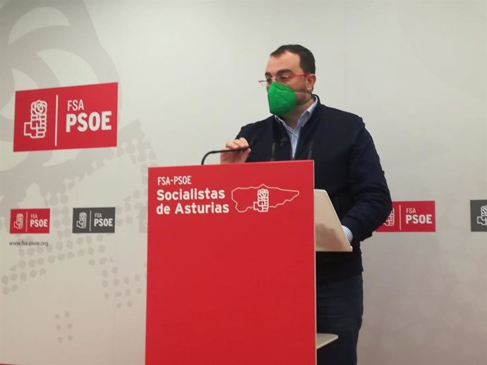 El secretario general de la FSA-PSOE y presidente del Principado, Adrián Barbón
